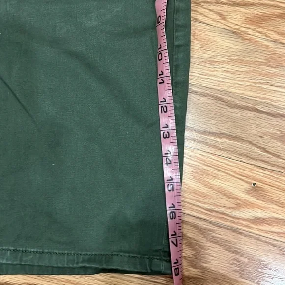 Liz Claiborne women’s army green shorts size 6 - Picture 6 of 7